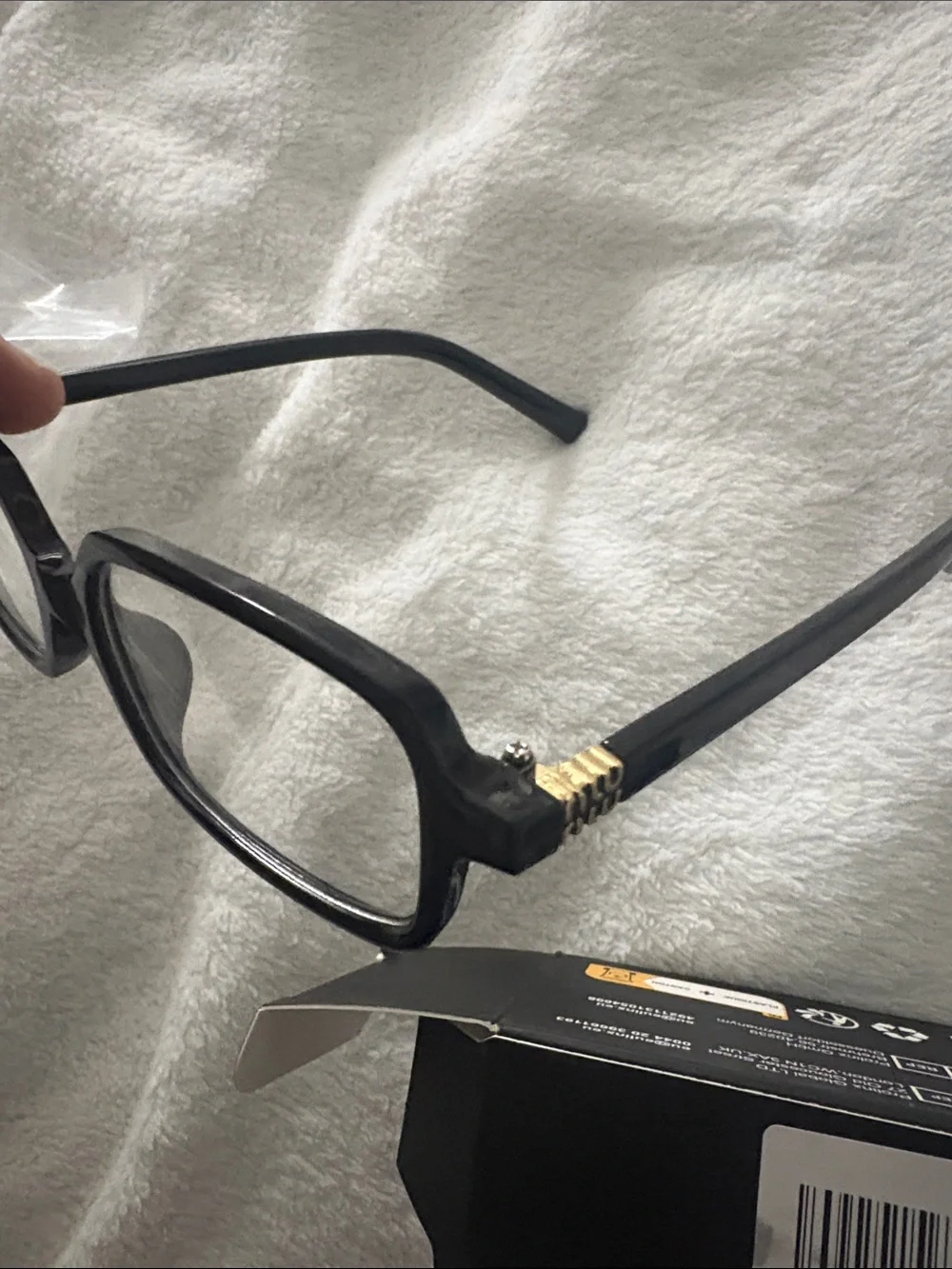 SODQW Black Rectangular Women's Glasses with Gold Temple Detail